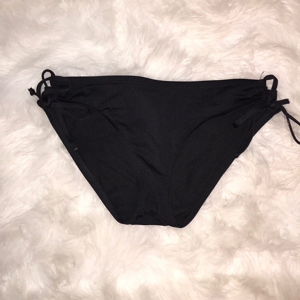 Black basic bikini bottoms!